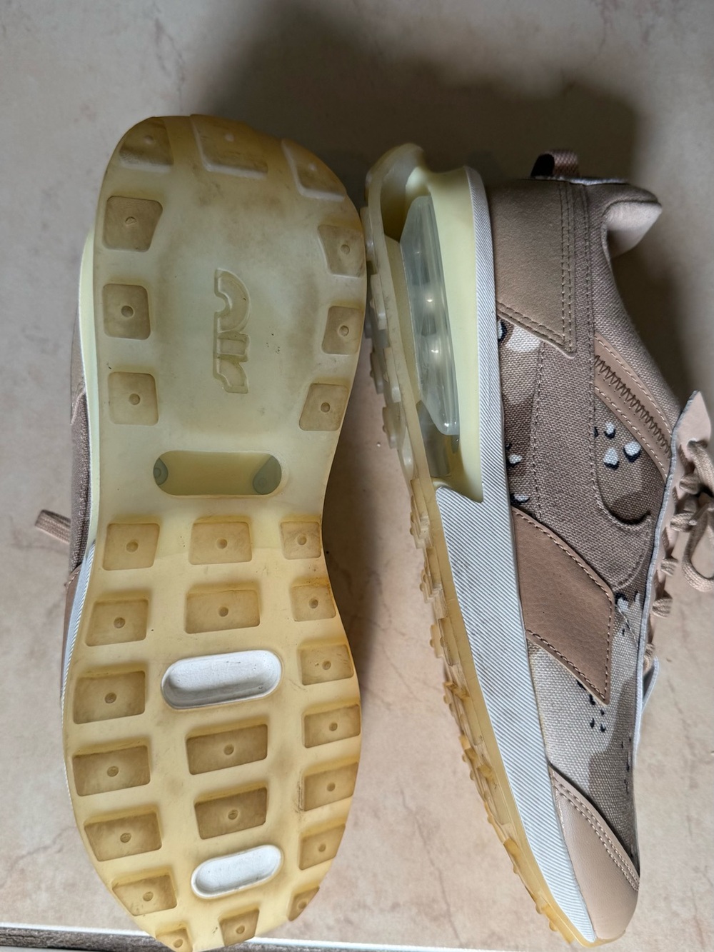 Beige Women's Running Sneakers with Subtle Pattern Nike, like brand new!! - Picture 7 of 7